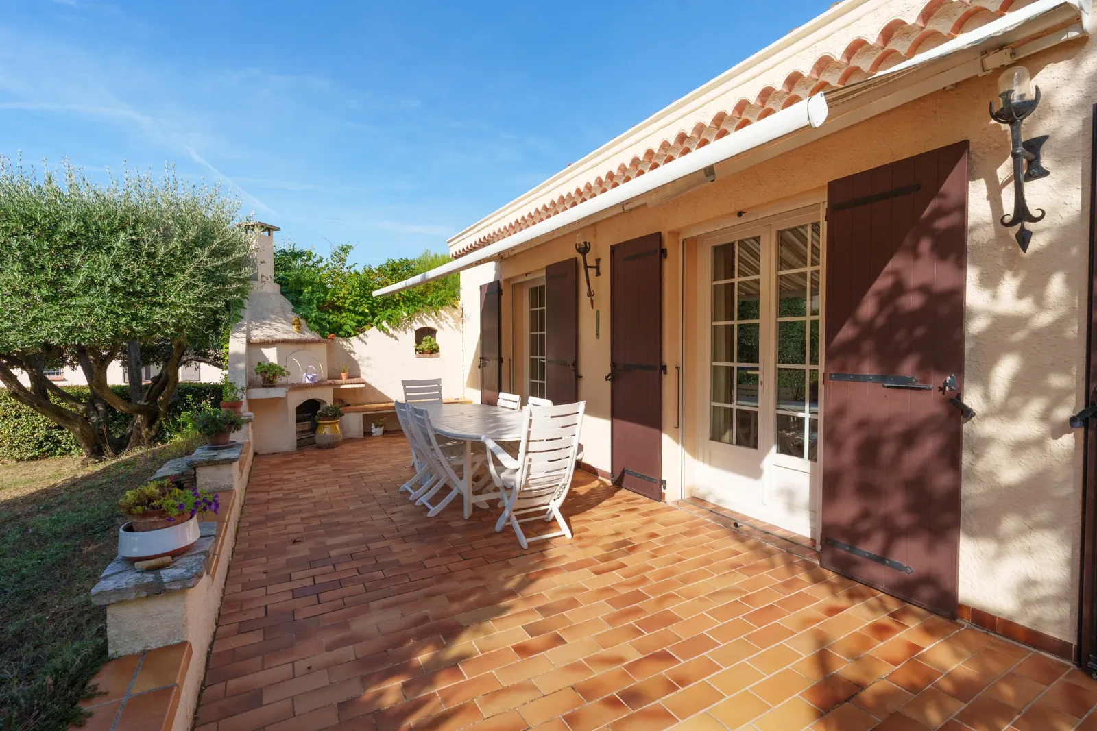 Photo 3 - Maison 5 pièces terrain 1089 m² avec piscine au calme absolu
