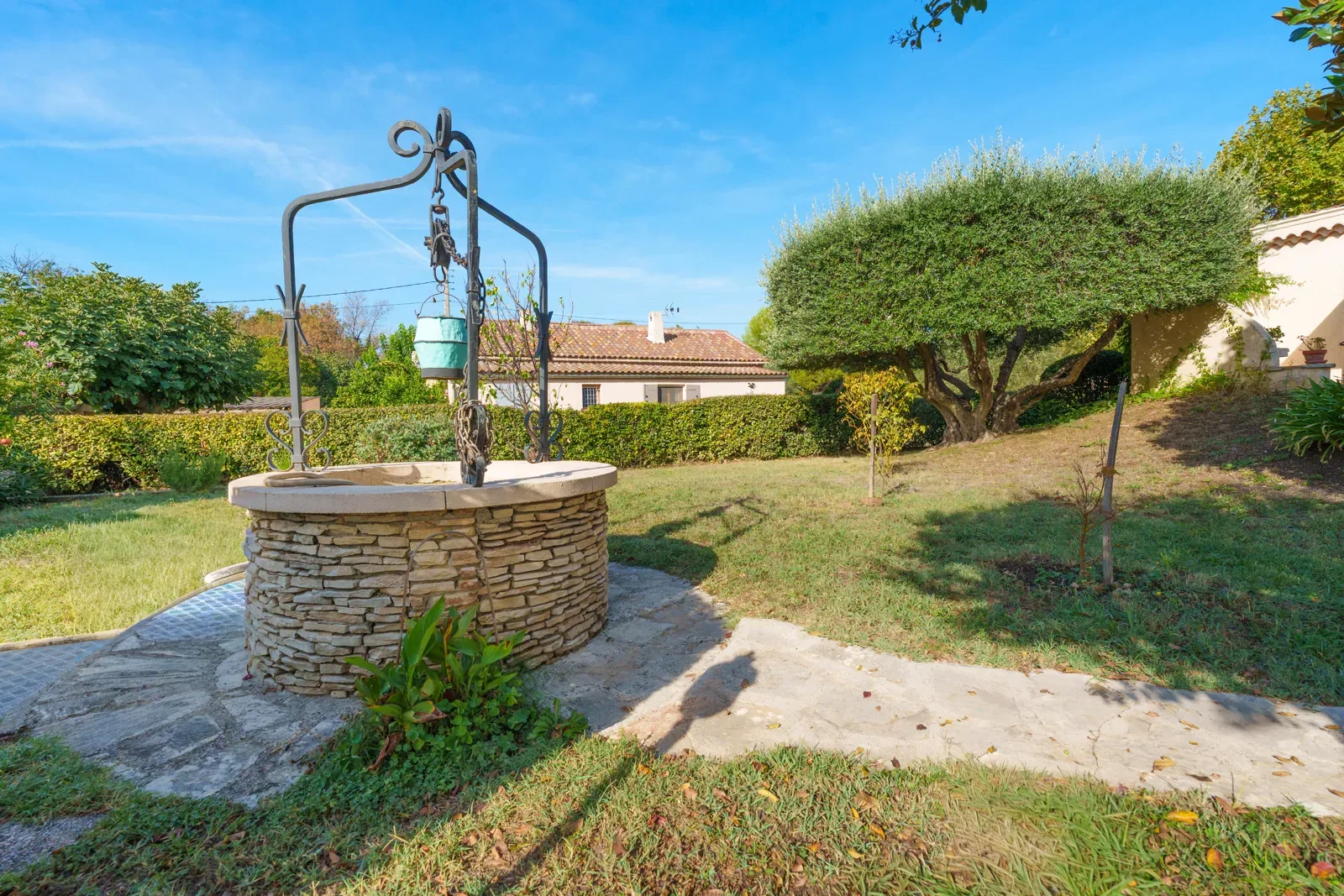 Photo 16 - Maison 5 pièces terrain 1089 m² avec piscine au calme absolu