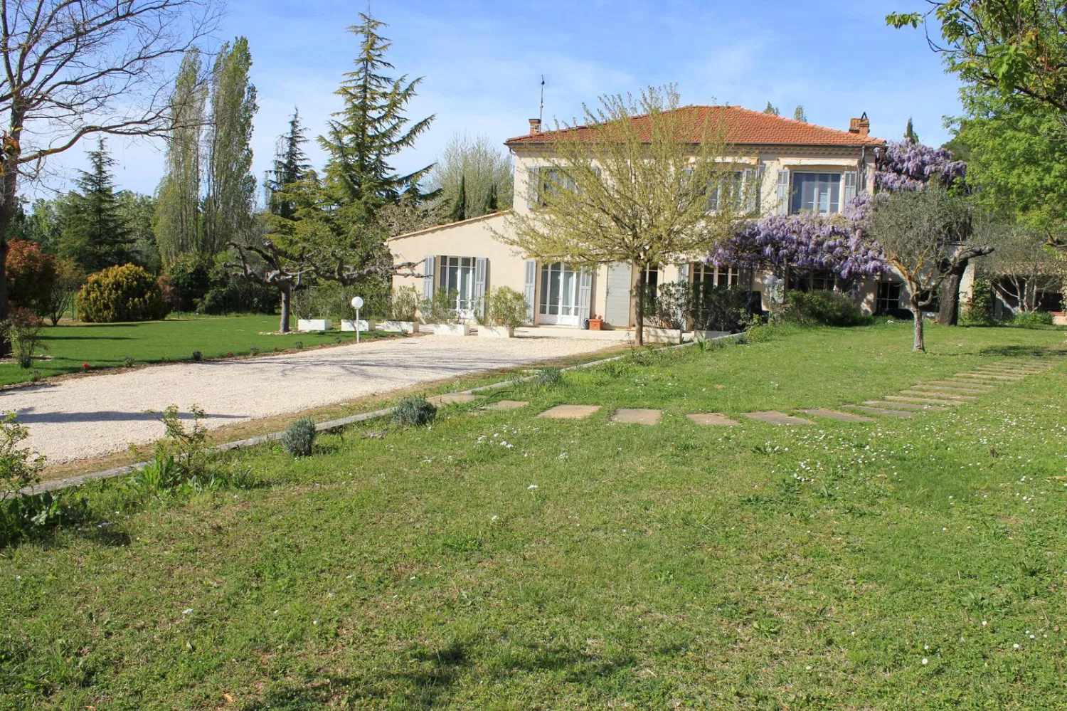 Photo 4 - Maison 8 pièces - 7 chambres dont 3 suites - 280m2 sur 3500m2 - 8min du centre ville d'Aix en Pce