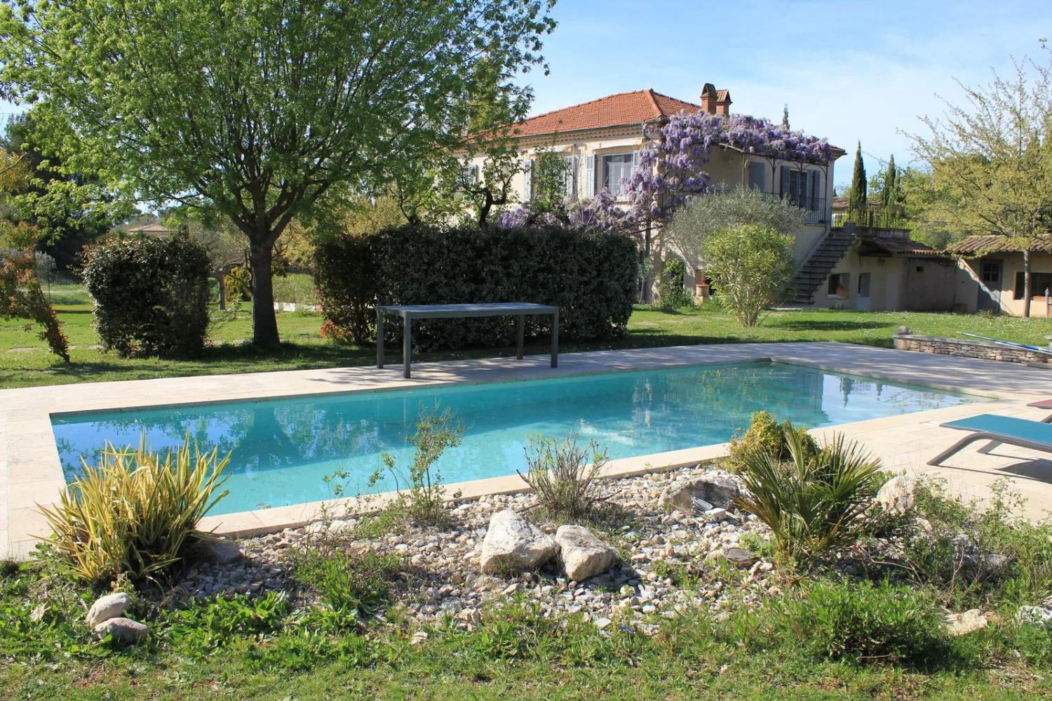 Photo 1 - Maison 8 pièces - 7 chambres dont 3 suites - 280m2 sur 3500m2 - 8min du centre ville d'Aix en Pce