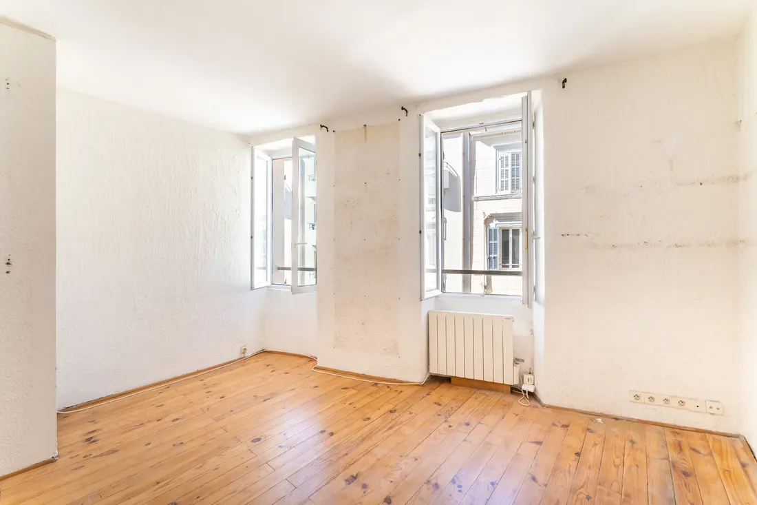 Photo 2 - Studio à rénover à proximité de la mer dans le quartier Saint-Lambert au coeur du 7eme.