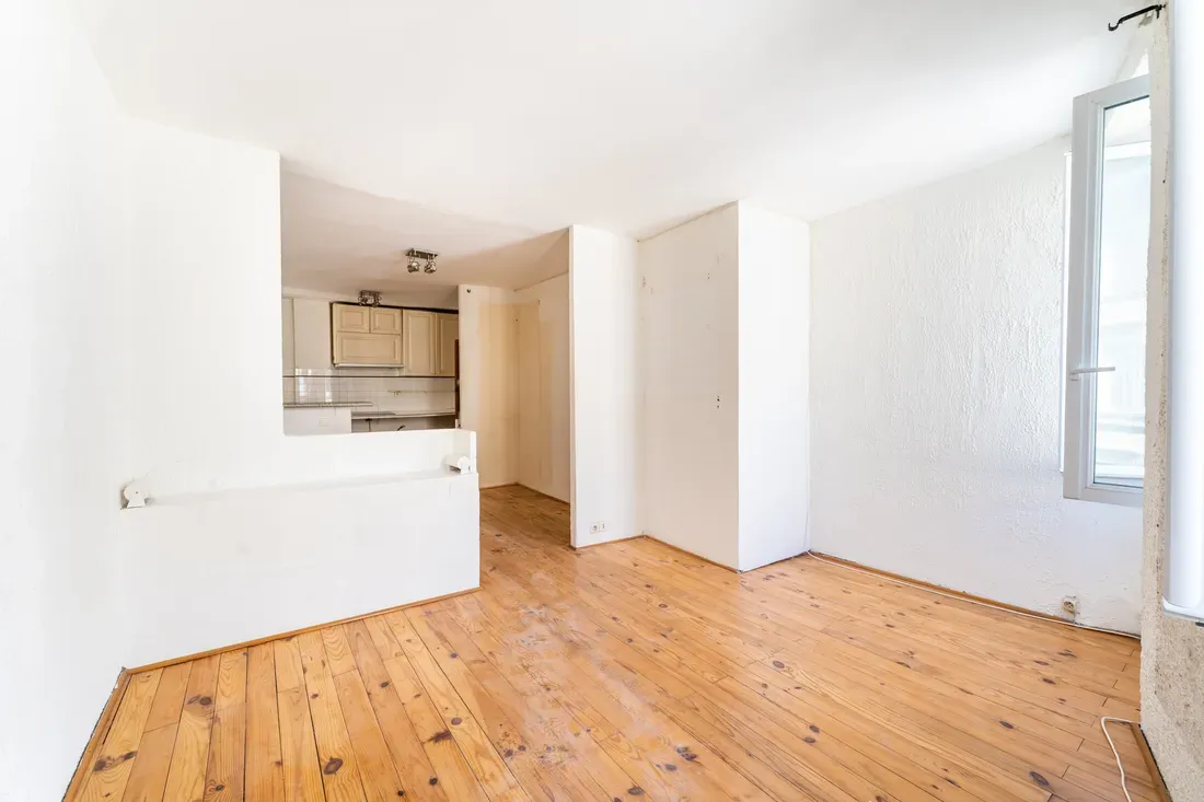 Photo 3 - Studio à rénover à proximité de la mer dans le quartier Saint-Lambert au coeur du 7eme.