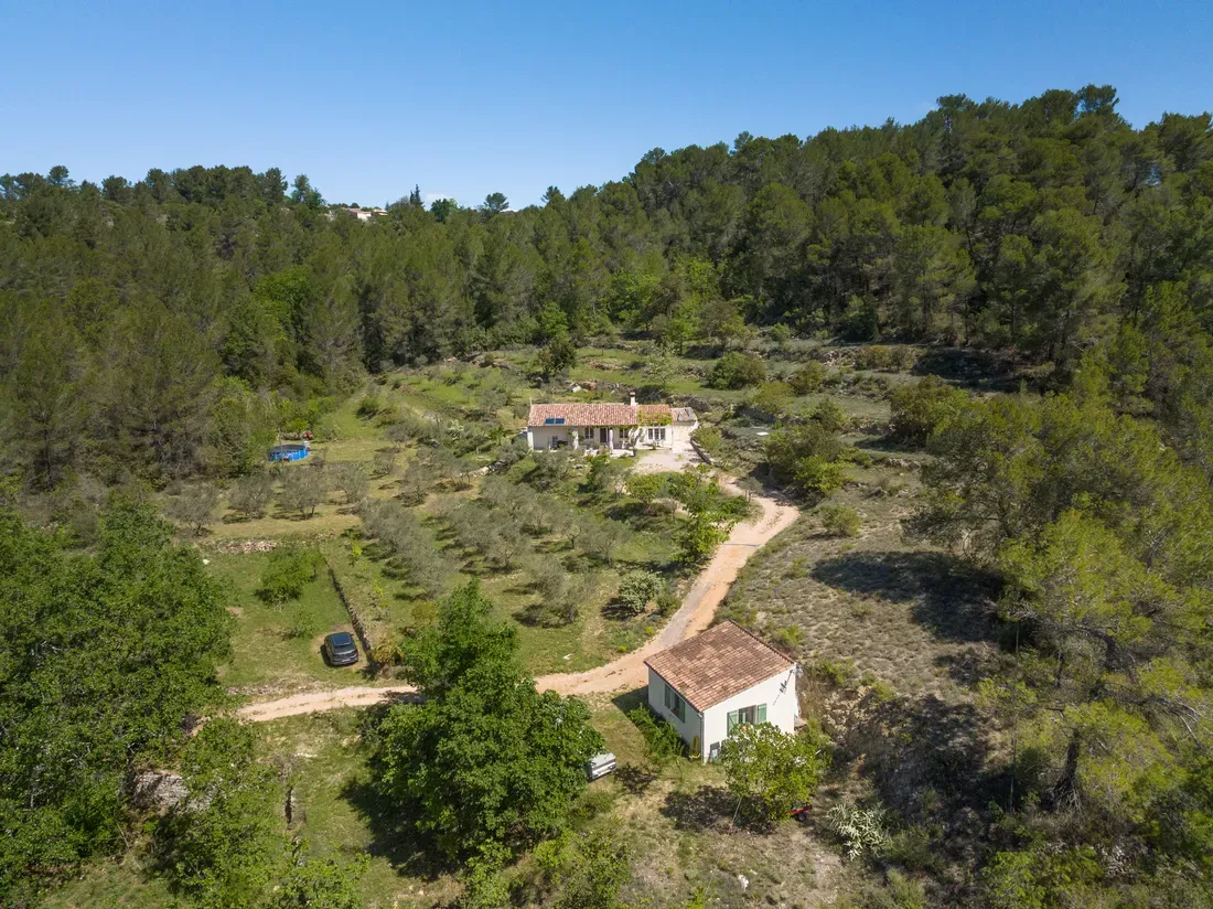 Photo 1 - Maison de plain-pied à Varages (83670): VENDUE / 2 suites +  cabanon/studio - oliveraie- calme absolu- vue dominante et dégagée 