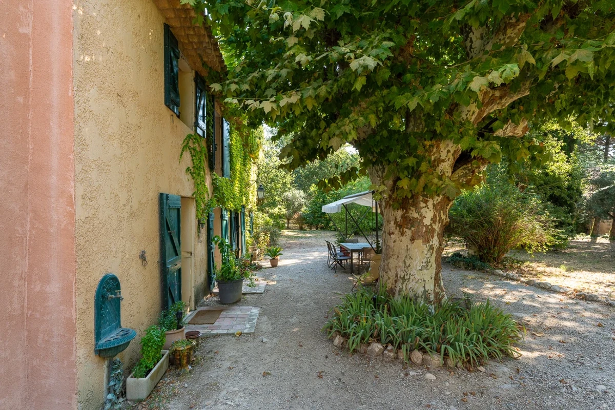Photo 5 - Magnifique Mas de 1739 aux portes d'Aix-en-Provence - piscine- terrain plat arboré de 6400m2