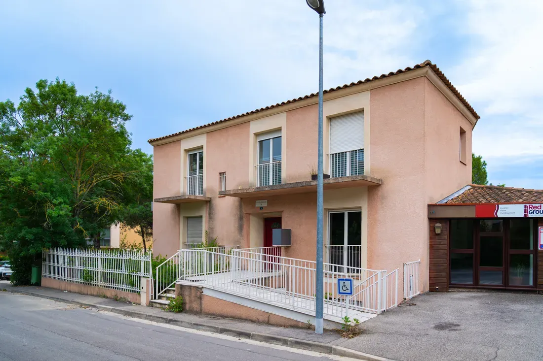 Photo 1 - Immeuble de bureaux et locaux pro. en pleine propriété avec parking 
