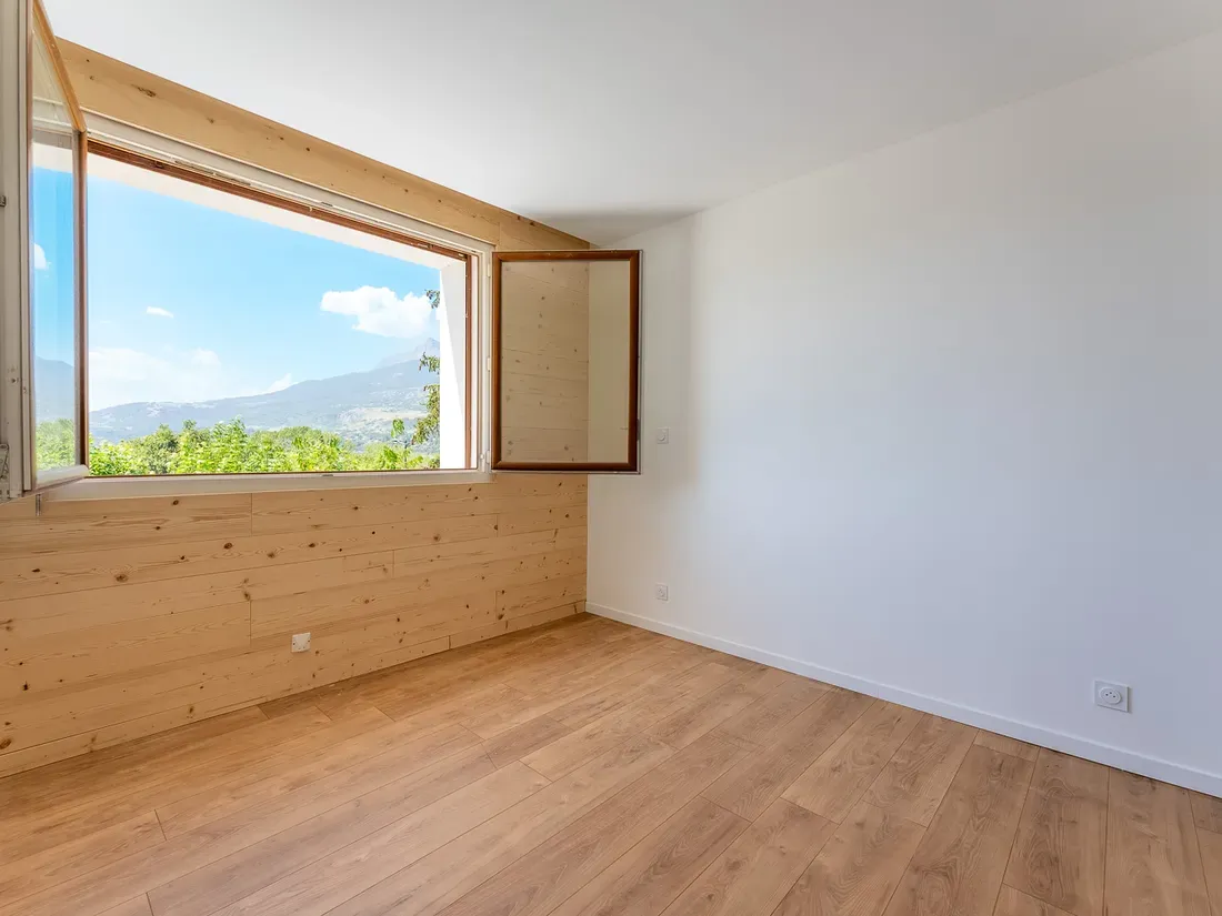Photo 4 - Appt rénové 3 pièces, vue lac, jardin 100m² à Savines le Lac 