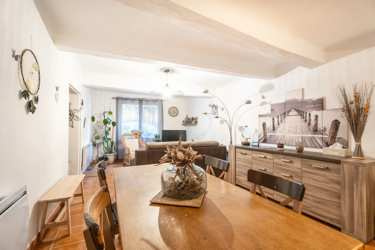 Photo 3 - Appartement vendu/ type 3 dans le village de Rians (83560) + 90 m2 environ de caves !
