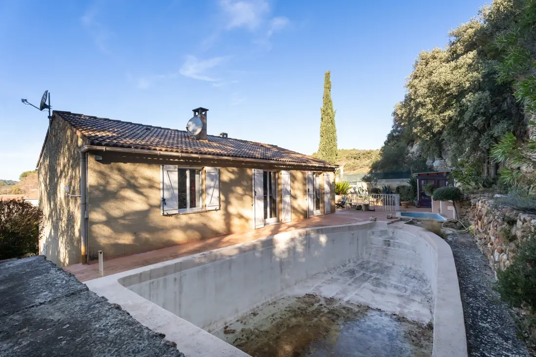 Photo 2 - Maison Vendue - centre village à pied- Jouques(13490): 3 chambres- cuisine d'été- piscine+jacuzzi- sous-sol 150m2-