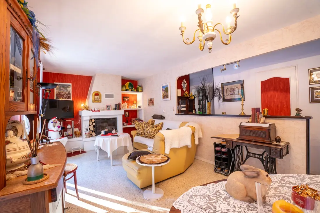 Photo 5 - Maison Vendue - centre village à pied- Jouques(13490): 3 chambres- cuisine d'été- piscine+jacuzzi- sous-sol 150m2-