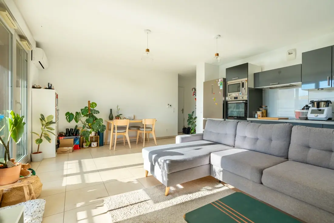 Photo 4 - Appartement T3 65m2 + parking + garage double + terrasse + centre ville à pied + Gardanne + calme