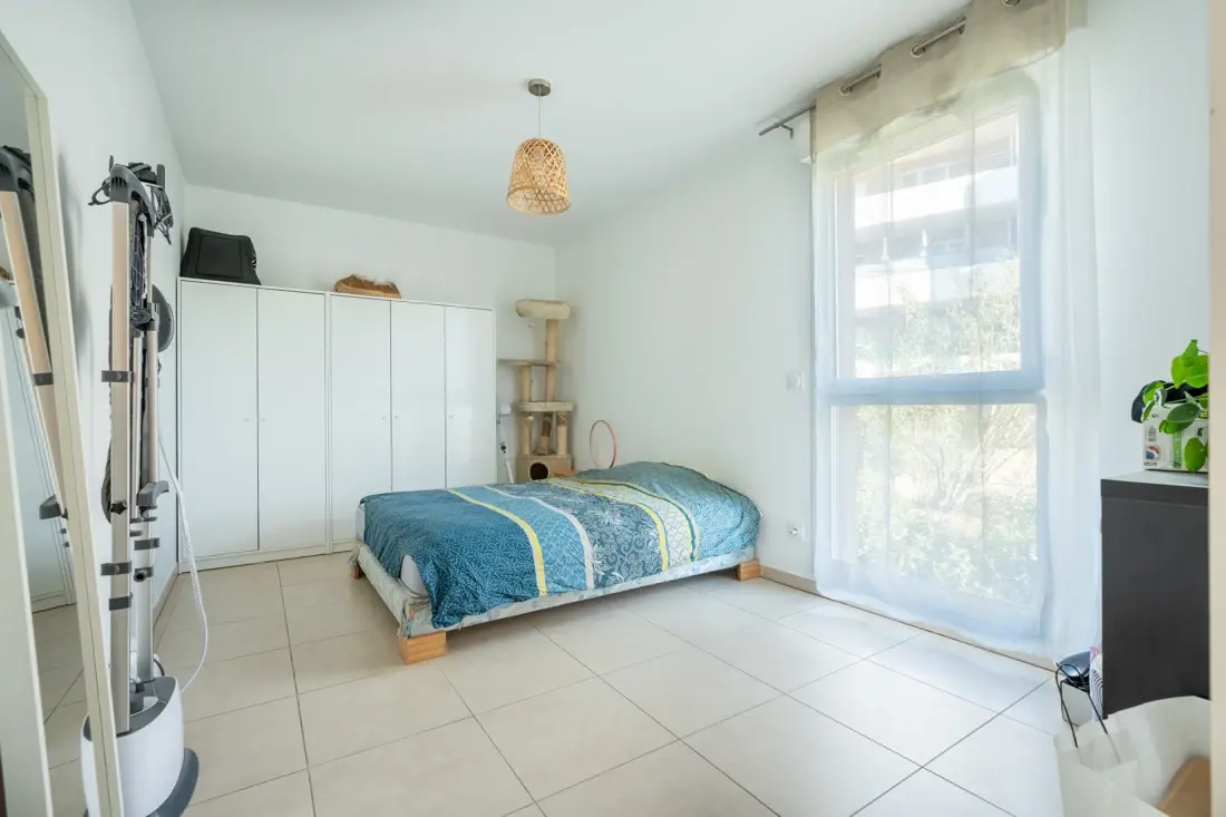 Photo 5 - Appartement T3 65m2 + parking + garage double + terrasse + centre ville à pied + Gardanne + calme