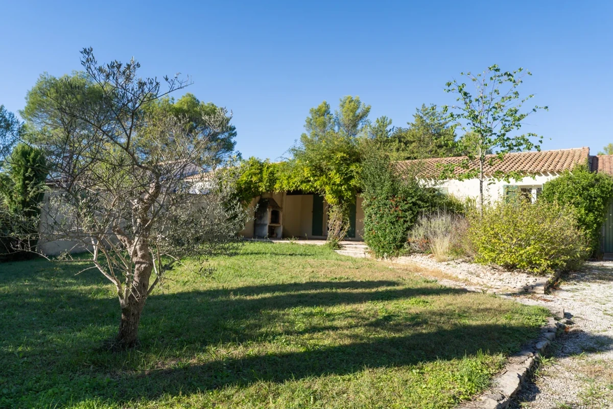 Photo 1 - Maison de plain pied 4 pièces avec jardin et piscine en campagne