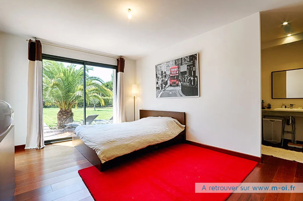 Photo 5 - VENDUE ! VILLA CONTEMPORAINE Eguilles T6 284 m2 sur 6882m2, Piscine. 10min d'Aix en Provence