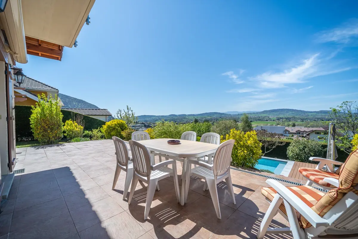 Photo 2 - Maison 6 pièce(s) avec vue panoramique, piscine, garage et cabanon de jardin à La Balme-de-Sillingy (74330)