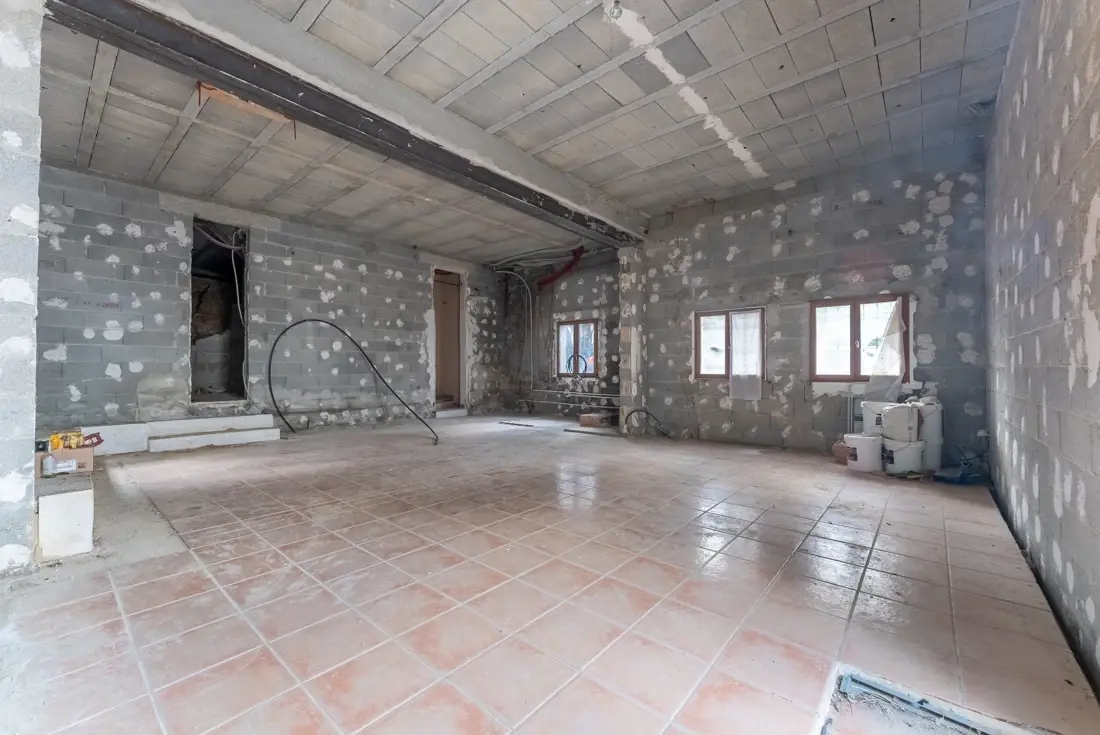 Photo 2 - Exclusivité bas de villa 3 pièces à rénover plus extérieur 100 m2 plus place de parking privative 