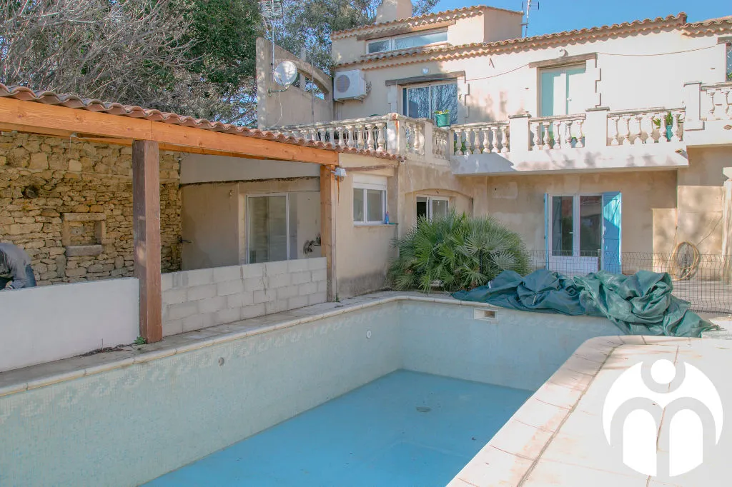 Photo 1 - VENDU - Salon de Provence (13300) - Appt en rez de villa T3/4 de 85 m2 à rénover - Terrain de 150m2 - Piscine - Parking