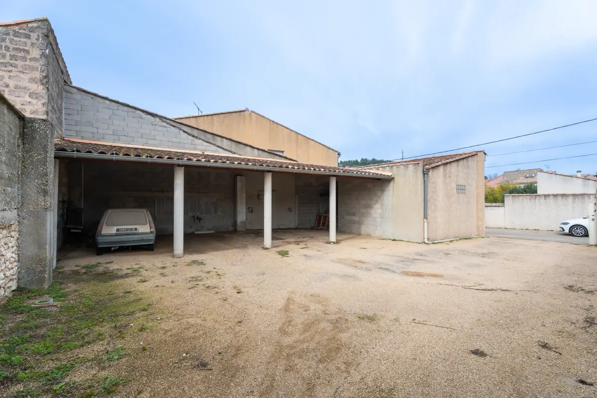 Photo 3 - ensemble de 12 garages et 4 places de stationnement