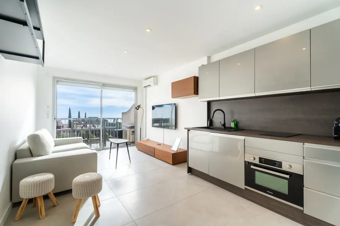 Photo 2 - Appartement VENDU - 1er et DERNIER étage- VUE MER dominante- rénové en 2023- belles prestations 