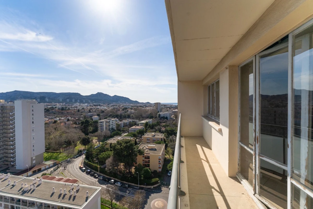 Photo 2 - Exclusivité appartement 4 pièces d’une surface de 69 m2 vue mer au 16 e étage avec ascenseur. 