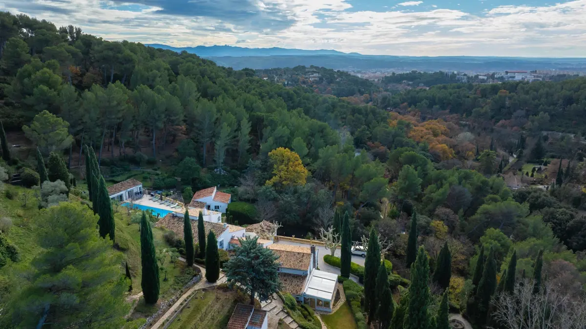 Photo 3 - SOUS COMPROMIS - Maison 12 pièces à Aix-en-Provence (13100)- Exclusivité - proche centre-ville - piscine - parc