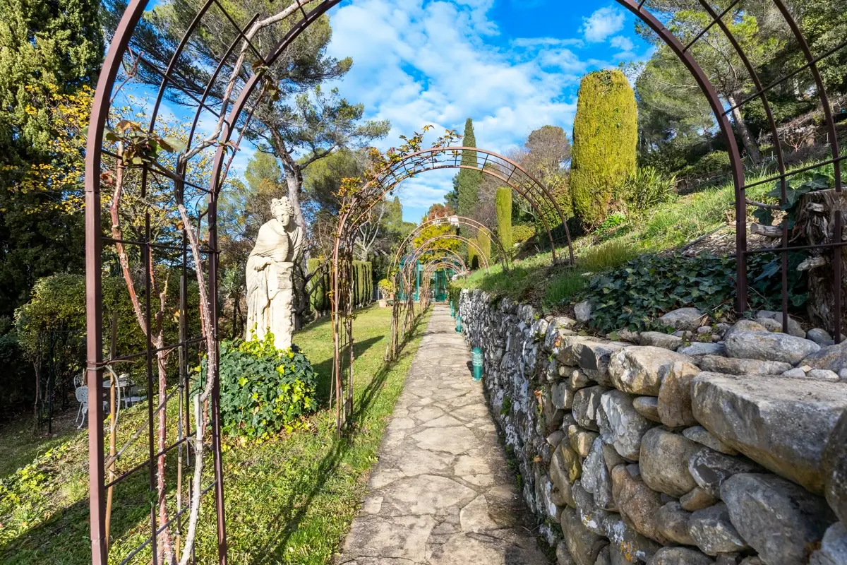 Photo 5 - SOUS COMPROMIS - Maison 12 pièces à Aix-en-Provence (13100)- Exclusivité - proche centre-ville - piscine - parc