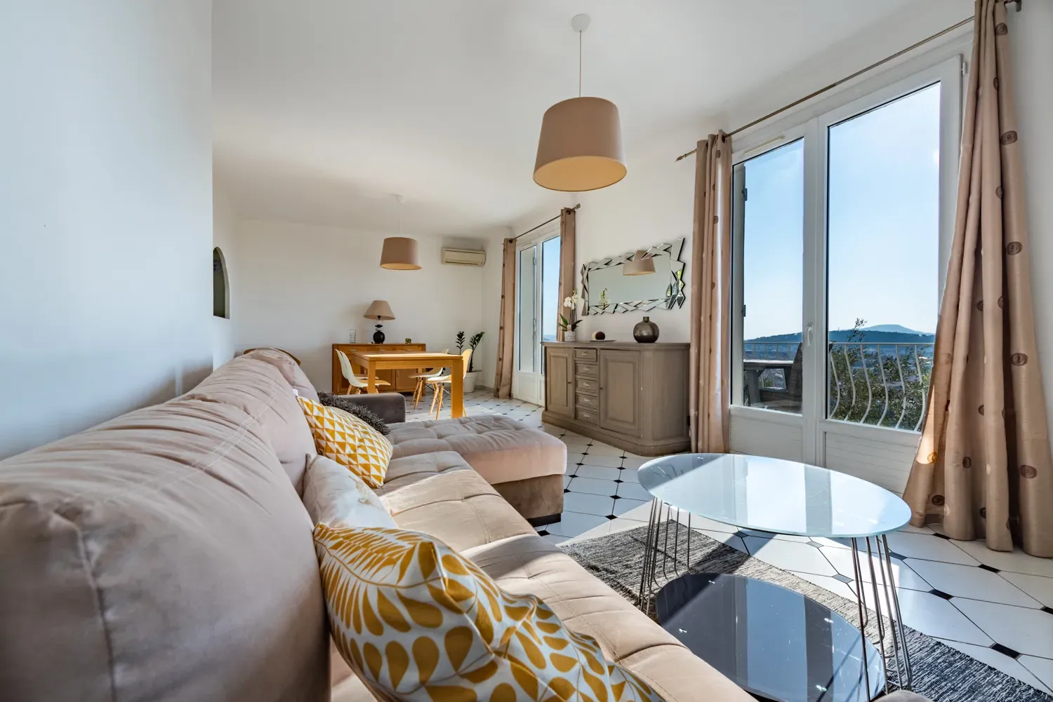 Photo 2 - Haut de villa 3 pièces avec garage, jardin et terrasses à Toulon (83200)