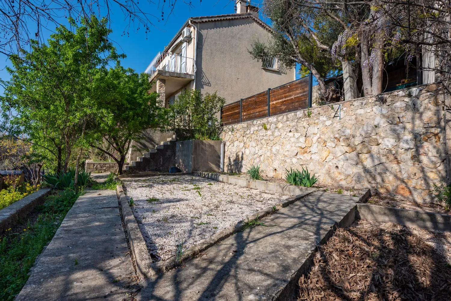Photo 5 - Haut de villa 3 pièces avec garage, jardin et terrasses à Toulon (83200)