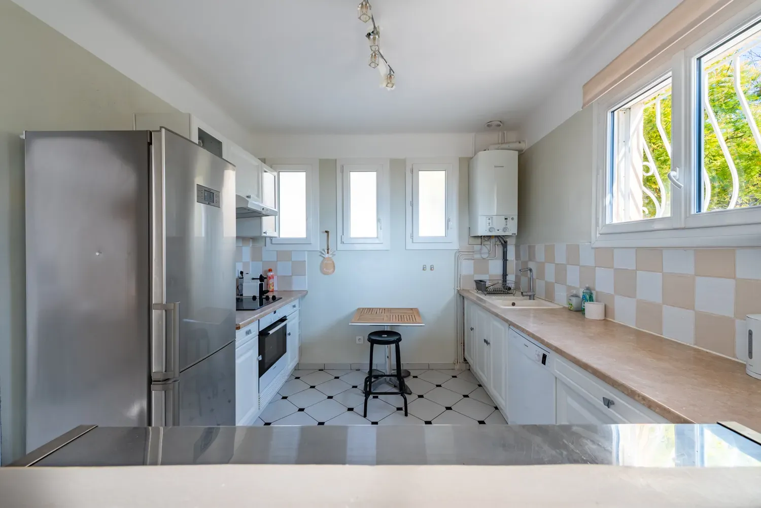 Photo 4 - Haut de villa 3 pièces avec garage, jardin et terrasses à Toulon (83200)