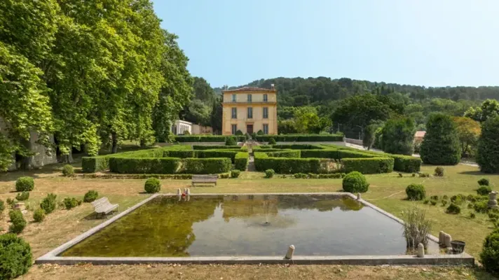 Bastide 8 pièces - 400m2 + gardien avec T2 et T1 + Orangeraie...