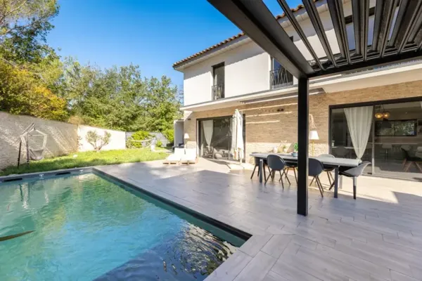 Maison contemporaine - 4 chambres - piscine 