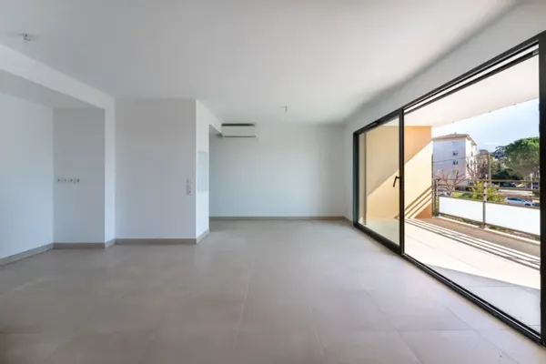 Appartement neuf 4 pièces - terrasse - stationnements privatifs