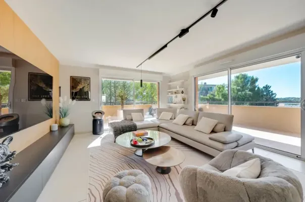 Aix-en-Provence – Grand appartement avec terrasse, à deux pas...