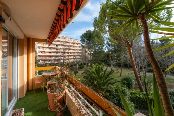 Superbe T3 Traversant Rénové de 90m² – Terrasse & Garage, Sec...