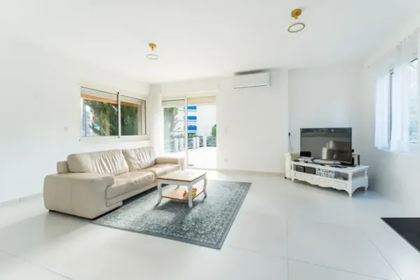 Maison de ville - 220m2 - 8 pièces - 5 chambres - Annexe indé...