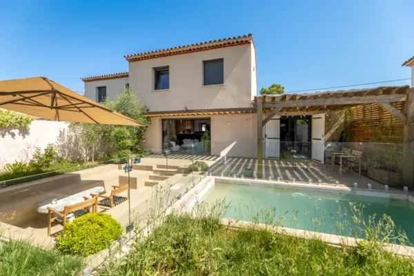 Maison contemporaine avec piscine 3 chambres + 1 de plain pieds