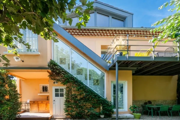 Maison de ville avec jardin arboré et piscine au cœur d’Aix-e...