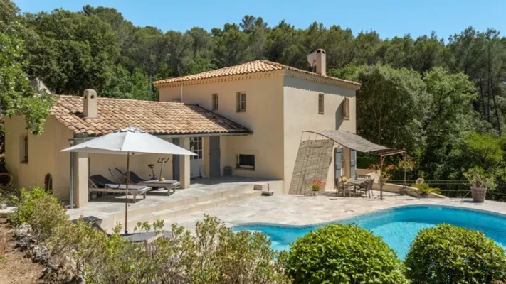 Mas provençal de charme, au calme, piscine et double garage 