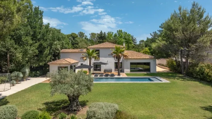 Villa 5 pièces + piscine au calme 