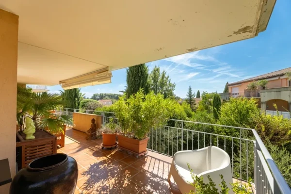 Appartement 3 pièces de 95m² avec terrasse - Piscine - Double...