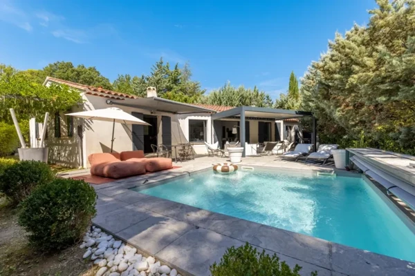 Maison contemporaine de plein pied -4 pièces- jardin-piscine