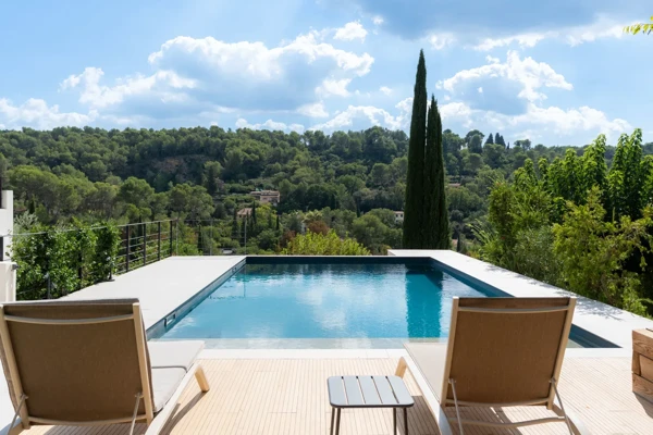 Maison contemporaine de 240 m² avec piscine et vue dégagée – ...